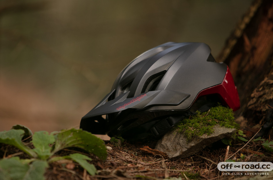 Troy Lee Designs Flowline SE helmet review | off-road.cc